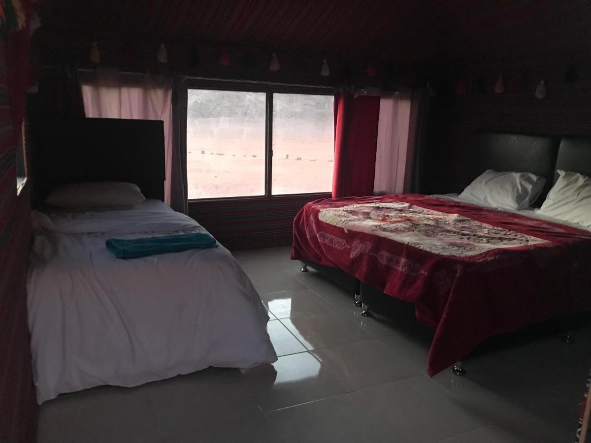 Black Irish Camp And Tours Wadi Rum Extérieur photo