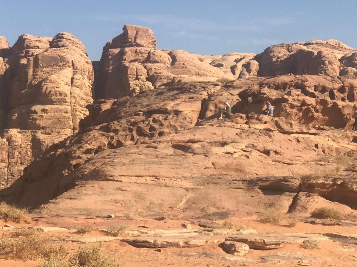 Black Irish Camp And Tours Wadi Rum Extérieur photo