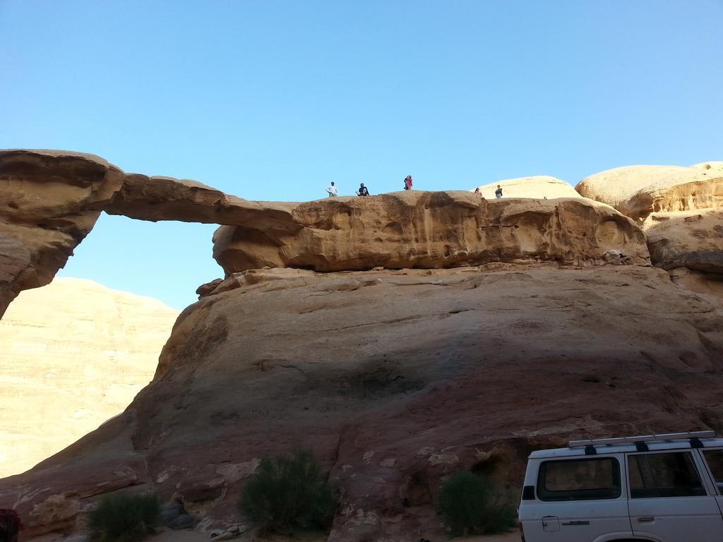 Black Irish Camp And Tours Wadi Rum Extérieur photo