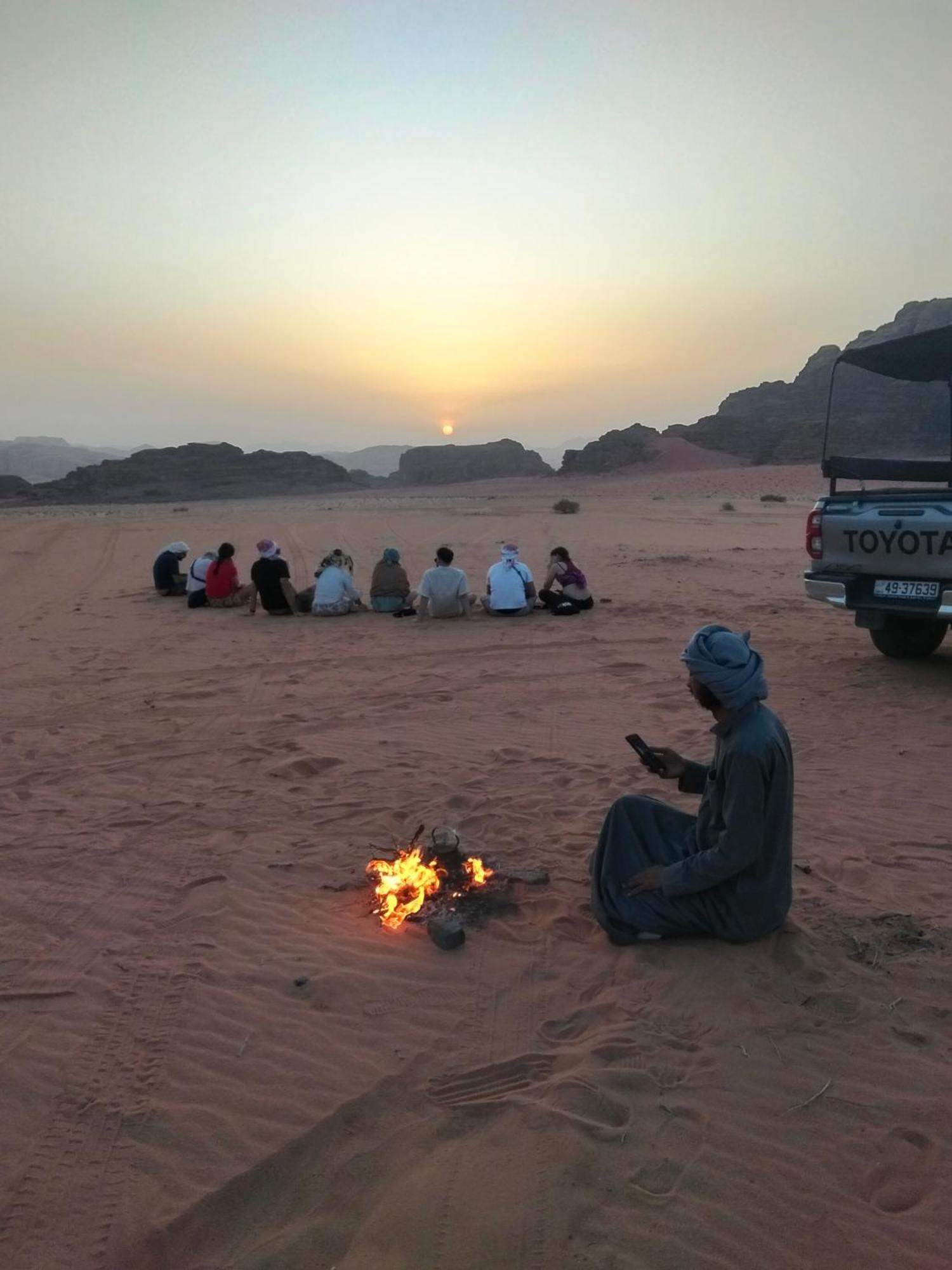 Black Irish Camp And Tours Wadi Rum Extérieur photo