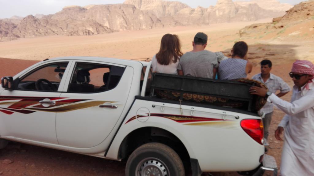 Black Irish Camp And Tours Wadi Rum Extérieur photo