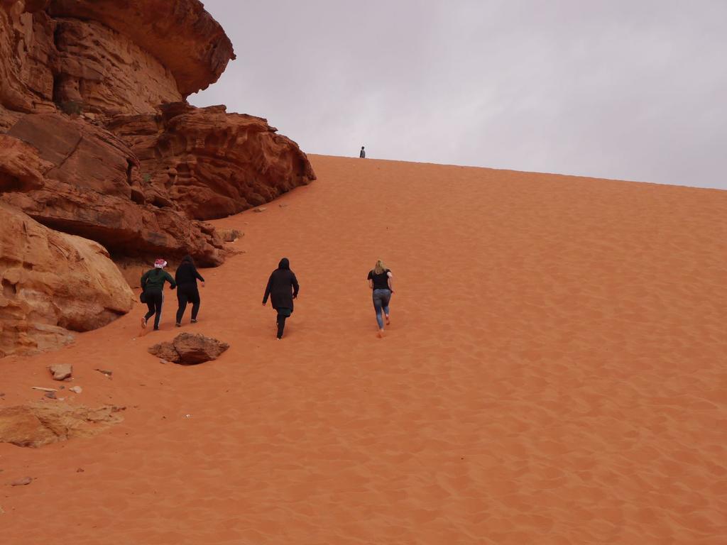Black Irish Camp And Tours Wadi Rum Extérieur photo