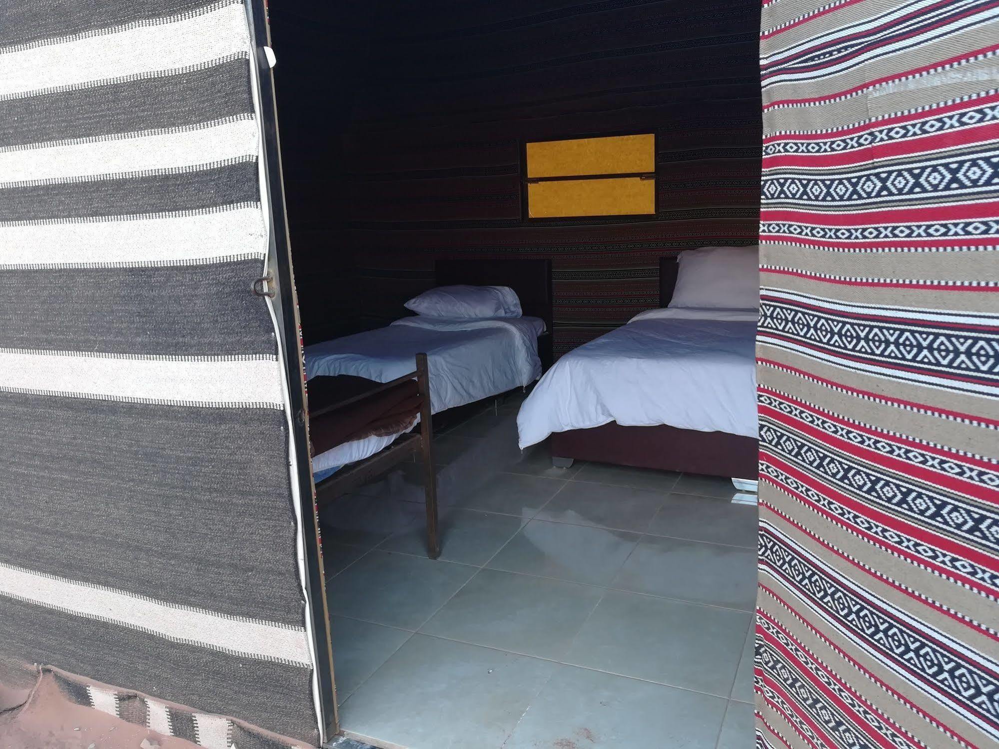 Black Irish Camp And Tours Wadi Rum Extérieur photo
