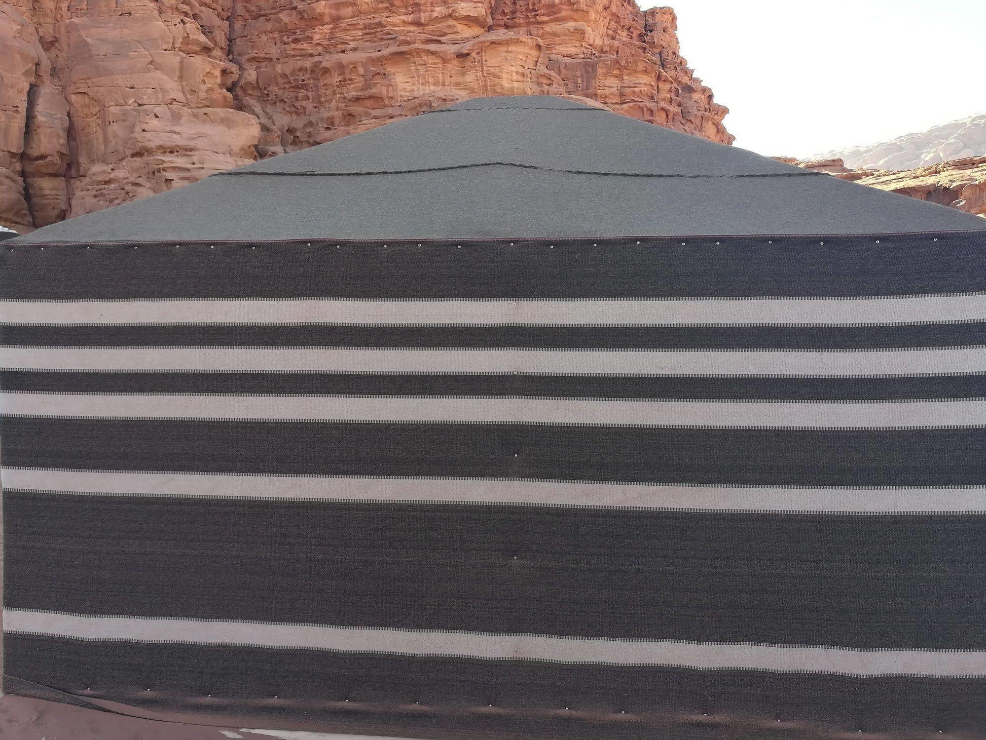 Black Irish Camp And Tours Wadi Rum Extérieur photo