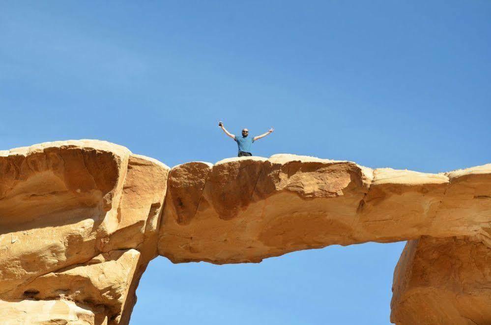 Black Irish Camp And Tours Wadi Rum Extérieur photo