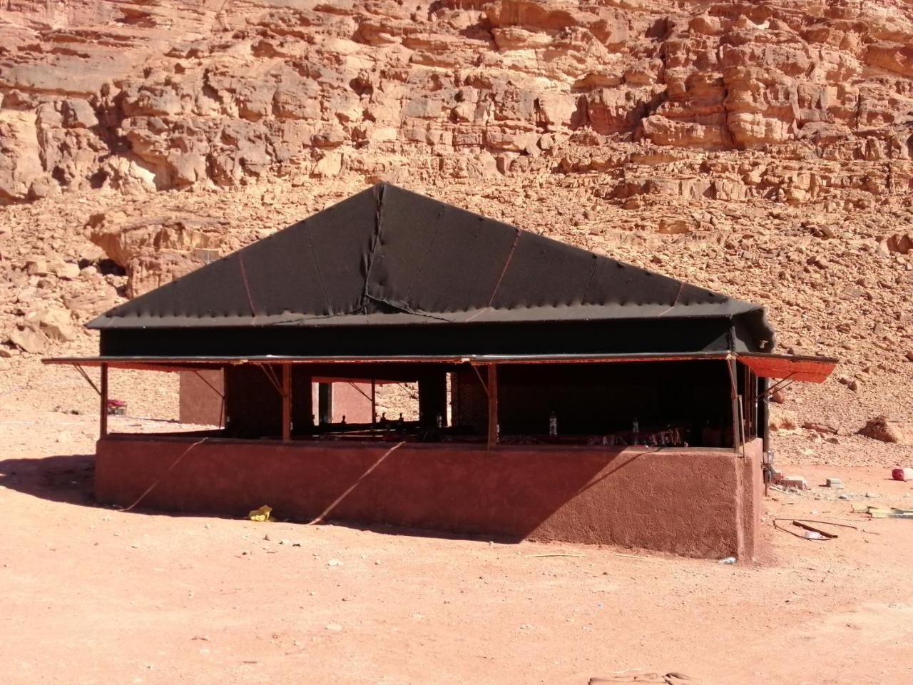 Black Irish Camp And Tours Wadi Rum Extérieur photo