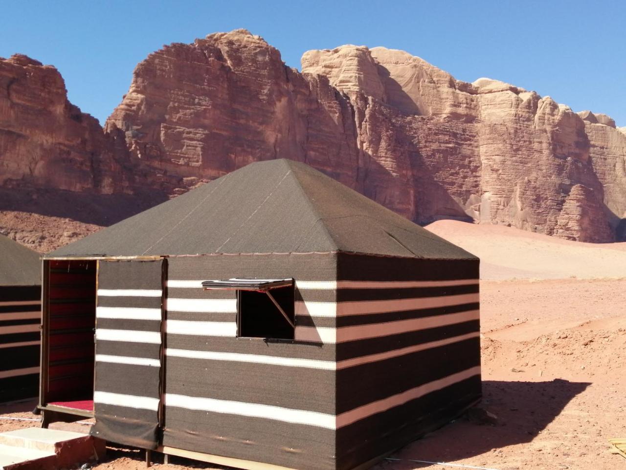 Black Irish Camp And Tours Wadi Rum Extérieur photo